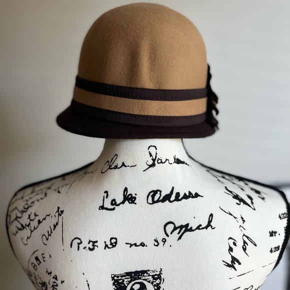 Tan and Chocolate Felt Cloche Hat. Never Worn. Beautiful for Fall - Picture 2 of 4